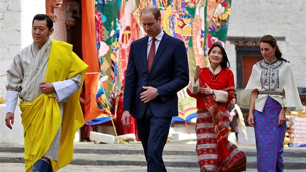 Britsk princ William s manelkou Kate a bhtnsk krl Jigme Khesar Namgyel Wanghung a krlovna Jetsun Pema (Thimphu, 14. dubna 2016)