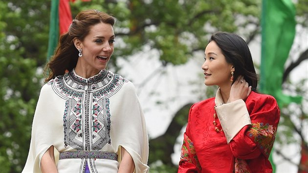 Vévodkyně z Cambridge Kate a bhútánská královna Jetsun Pema (Thimphu, 14. dubna 2016)