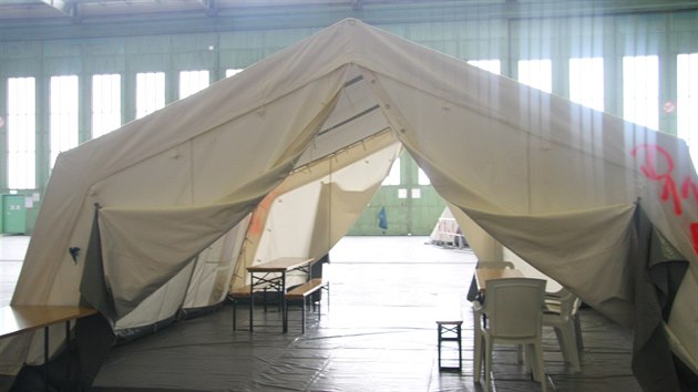 B�val� berl�nsk� leti�t� Tempelhof slou�� jako uprchlick� t�bor.