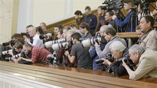 Novinái na jednání ukrajinského parlamentu (12. dubna 2016)