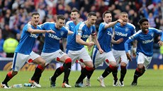 DERBY JE ZASE JEDNOU NAE! Hrái Glasgow Rangers se radují z postupu do finále...