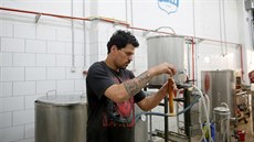 Vtinu produkce, která je výsledkem estimsíního experimentu, zkonzumoval majitel pivovaru Itai Gutman a jeho pátelé. 