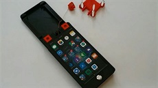 Speciální kryt ukrývá miniaturní kvadrokoptéru, která milovníkm selfies umoní...