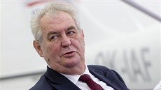 Prezident Milo Zeman na návtv spolenosti F AIR Beneov, která provozuje...