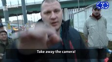 Agresivní idii v Moskv astokrát napadají aktivisty, kteí jim brání v jízd...