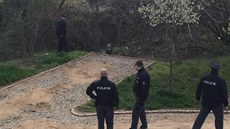 Policie pátrá v okolí Vypichu po zlodji, který pobodal jiného mue (13.4.2015).