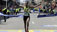 Lemi Berhanu Hayle vítězí ve 120. ročníku Bostonského maratonu.