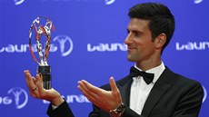 Novak Djokovi s cenou Laureus pro nejlepího sportovce svta.