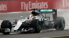 Lewis Hamilton neodjel v kvalifikaci na Velkou cenu íny ani kolo.