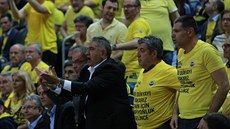 Basketbaloví fanou�ci Fenerbahce Istanbul.