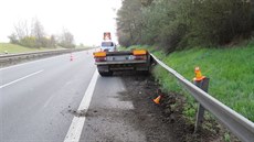 Na dálnici D46 se náklaáku za jízdy odpojila zadní ást patn zapojeného...