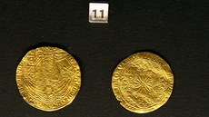 Pohled na ást mincí nevyíslitelné hodnoty ze zlatého pokladu, který v roce...