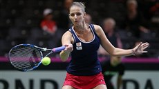 Karolína Plíková v duelu semifinále Fed Cupu s Viktorijí Golubicovou