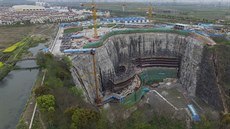 Stavba unikátního hotelového komplexu Shimao Wonderland InterContinental