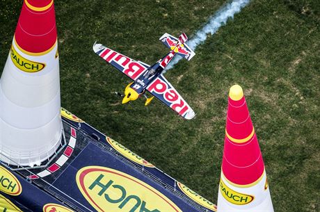 Martin onka bhem zvodu Red Bull Air Race v rakouskm Spielbergu.