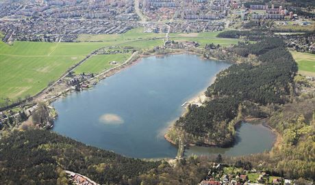 Velký bolevecký rybník v Plzni. 