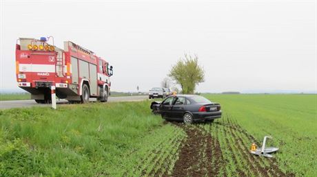 idika kodovky nezastavila na stopce a v kiovatce se srazila s opelem. Ten...