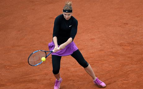 Lucie afáová returnuje v utkání s Lucií Hradeckou na turnaji v Praze.