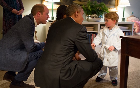 Barack Obama se na návštěvě u Kate a Williama pozdravil i s dvouletým princem...