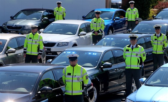 Policie pevzala dalích 35 octavií pro dohled nad provozem na silnicích...