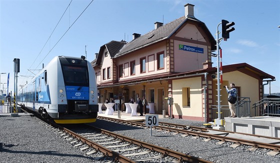 Na nově elektrifikovanou trať ze Šumperka do Koutů nad Desnou vyjel 22. dubna zkušebně první vlak RegioPanter. V běžném provozu zde začnou první elektrické vlaky jezdit od června.