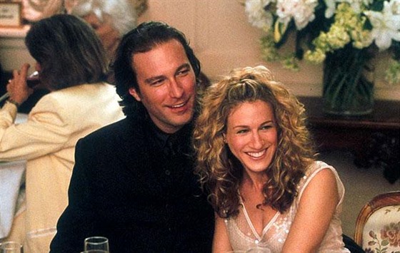 John Corbett a Sarah Jessica Parkerová v seriálu Sex ve městě (1998)