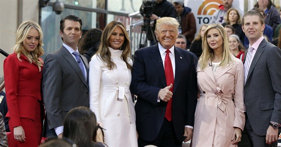 Americký prezident Donald Trump s manelkou Melanií a tymi dtmi