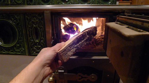 Kuchy�sk� kamna se pou��vaj� cel� rok, ale krby a krbov� kamna slou�� jen p�es...