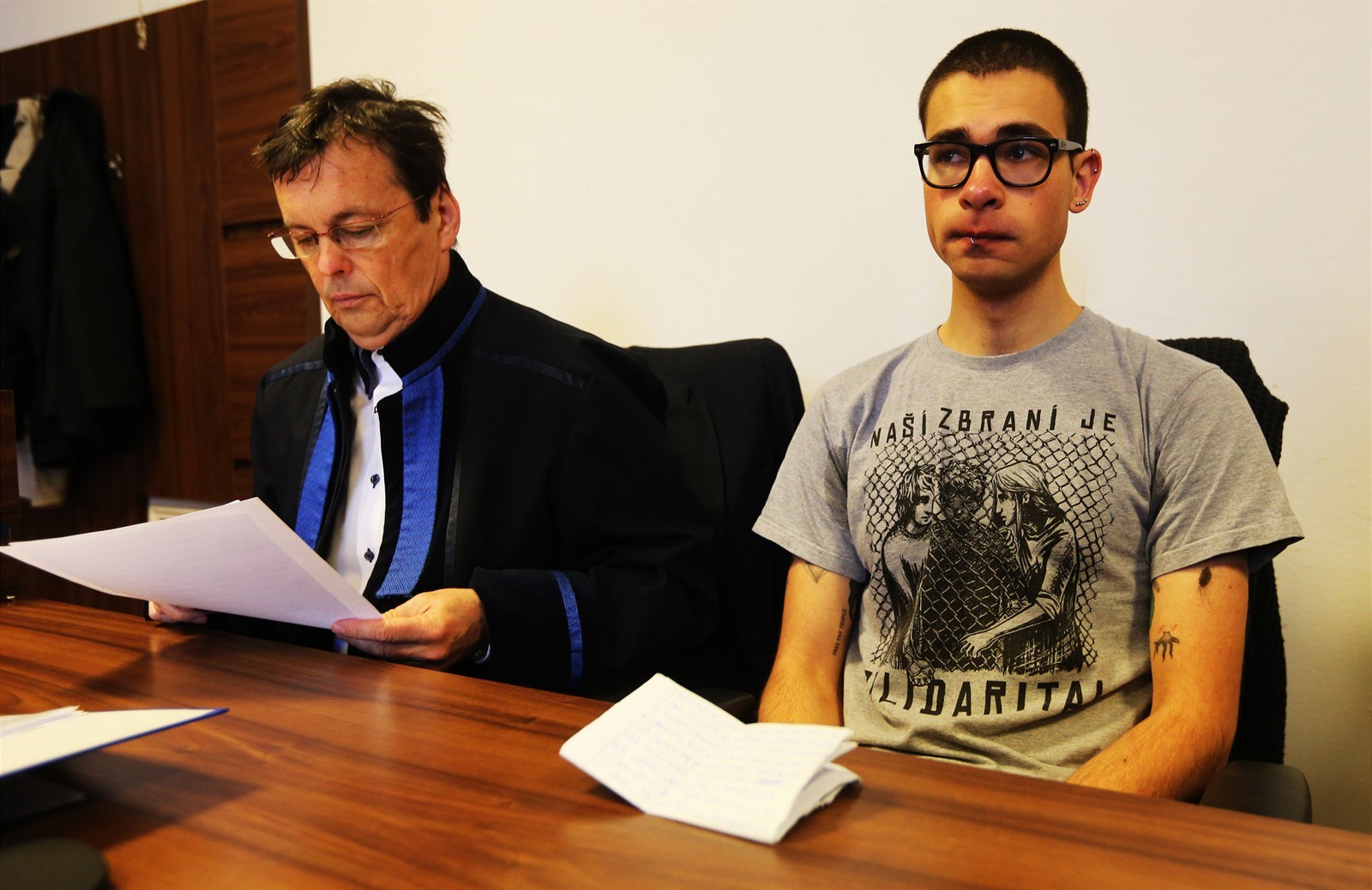 anarchista-evcov-d-1-5-milionu-korun-jako-od-kodn-za-vazbu