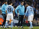 David Silva, záloník Manchesteru City, musel kvli zranní ze hry jet ped...