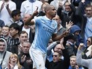 Záloník Manchesteru City Fernando se raduje z gólu, kterým poslal Manchester...