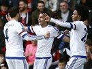 Fotbalisté Chelsea se radují z gólu, který na hiti Bournemouthu vstelil...