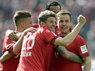 Fotbalisté Bayernu Mnichov oslavují vstelený gól.