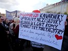 Na náměstí Jiřího z Poděbrad v Praze přišly stovky lidí vyjádřit nesouhlas s...