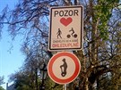 Nová znaka v parku na Kamp, která zakazuje vjezd segway.