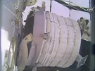 Modul Beam bhem instalace na ISS, 16. dubna 2016. Zatím je stále ve sloeném...