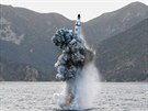 KLDR v sobotu 23. dubna 2016 odpálila balistickou raketu z ponorky u východního...
