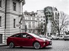 Nová Toyota Prius budí pozornost, obzvlá v testované ervené barv. Zatímco...