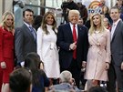 Donald Trump, jeho manelka Melania a dti (vlevo) Tiffany, Donald Jr.,...