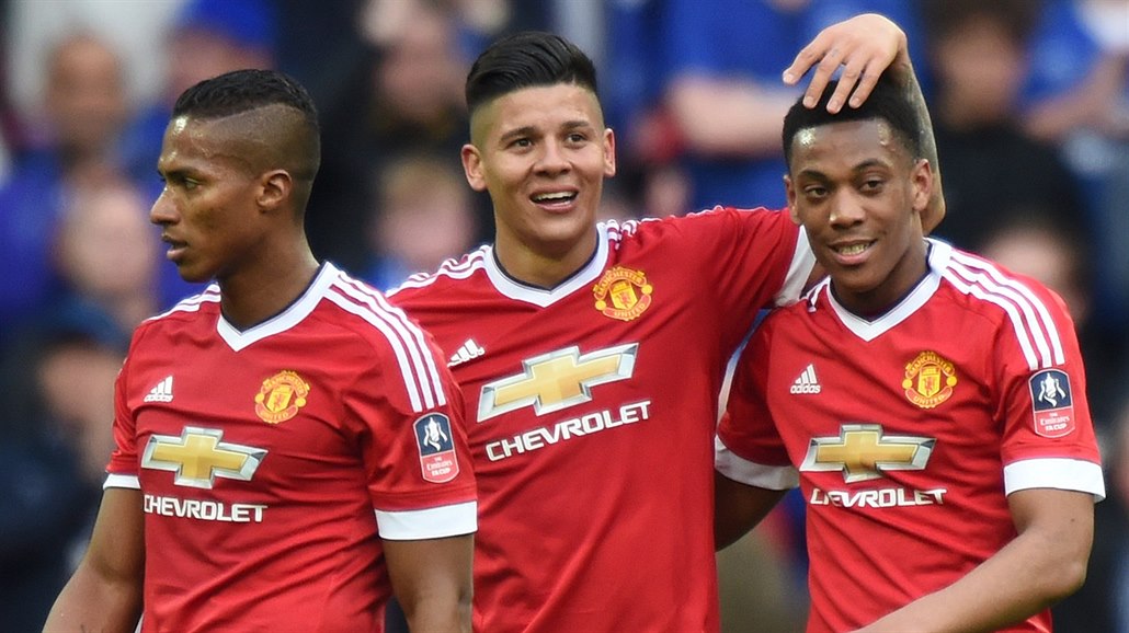 FINALISTÉ. Anthony Martial (vpravo) zajistil Manchesteru Untied postup do...