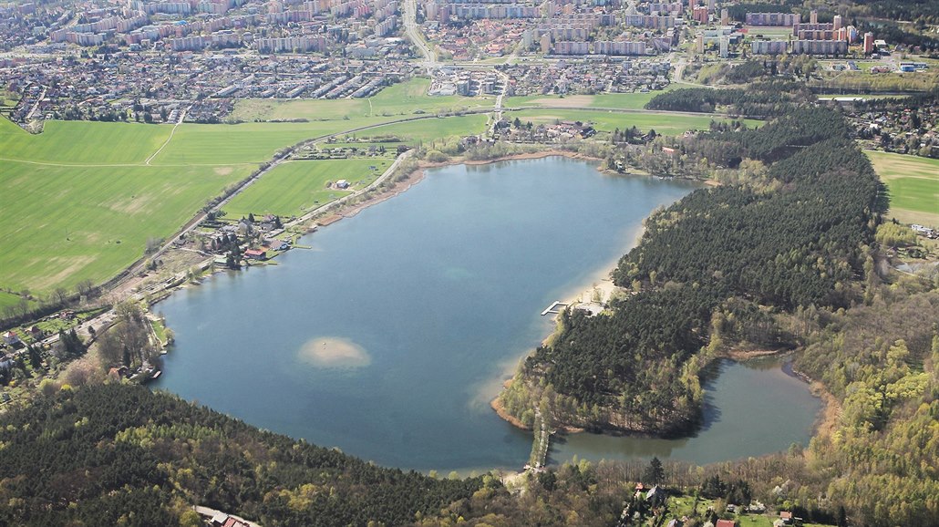 Velký bolevecký rybník v Plzni. 
