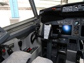 Kapitn letounu m vedle beran ovldn (volant) pednho podvozkovho kola