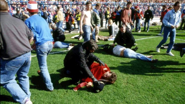 Tragdie na stadionu Hillsborough, kde v roce 1989 zahynulo v tlaenici 96 lid