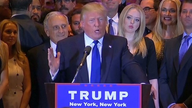 Donald Trump a Hillary Clintonov zvtzili v primrkch v New Yorku