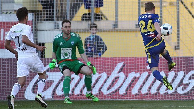 Jihlavsk Petr Nerad zakonuje v utkn s Boleslav. Gl z thle ance vak nepadl.