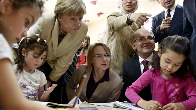 Nmeck kanclka Angela Merkelov v uprchlickm tboe v Turecku (23.4.2016).