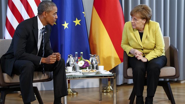 Americk prezident Barack Obama s nmeckou kanclkou Angelou Merkelovou v Hannoveru (24.4.2016).