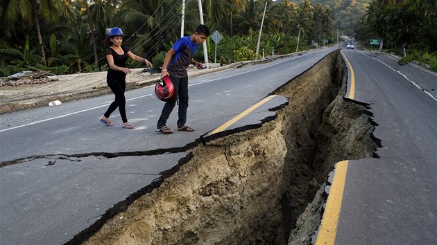 Následky sobotního zemětřesení v Ekvádoru (20. dubna 2016)