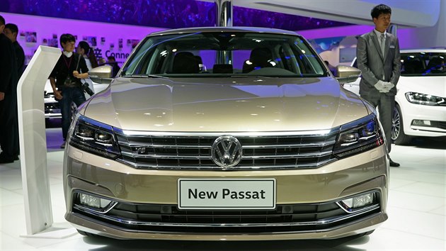 Nov Passat? Vnskm proveden m prodlouen rozvor a pod kapotou tlitr V6. A pak, e se pod kapotu estivlec nevejde, zle jen na limitech CO2.