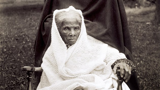Černošská bojovnice proti otrokářství Harriet Tubmanová na fotografii z roku 1911.